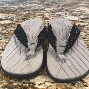 Speedo flip flops